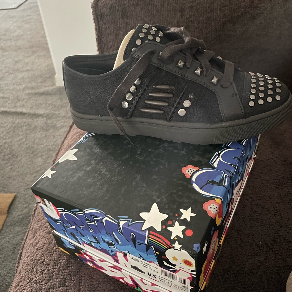 NWT Black UGG Sneakers 8 1/2 *RARE*
